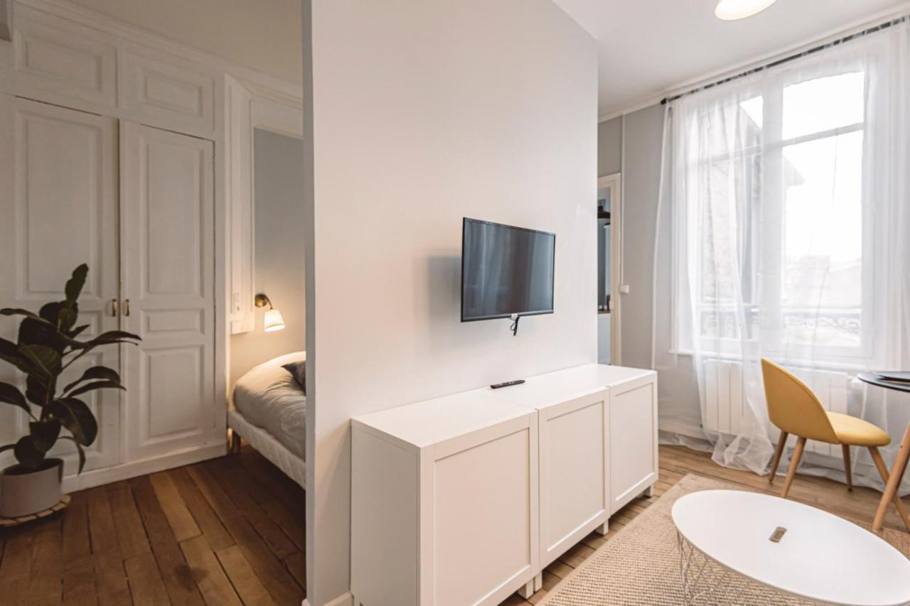 Roi Soleil, Face A La Cathedrale - 2G Apartment Reims Exterior photo